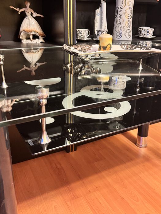 Masa din sticla neagra