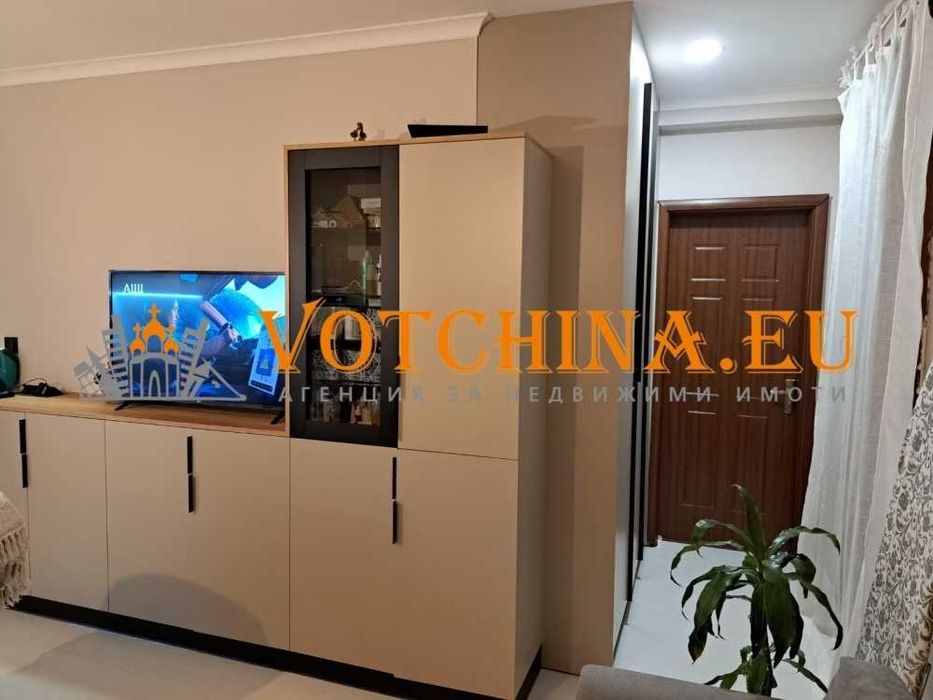 Просторна триетажна къща в град Свети Влас, м-т Инцараки.