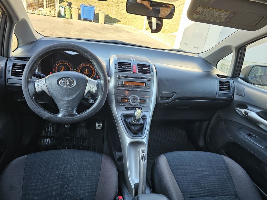 Vând Toyota Auris