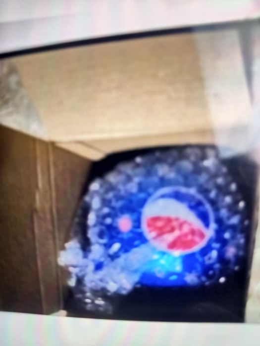 Продаются новогодние игрушки.