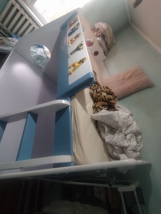 Двухъярусная кровать