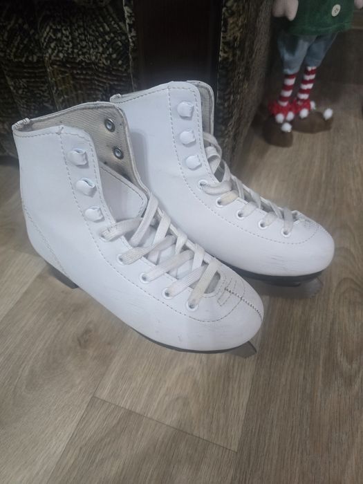 Фигурные коньки (белые)