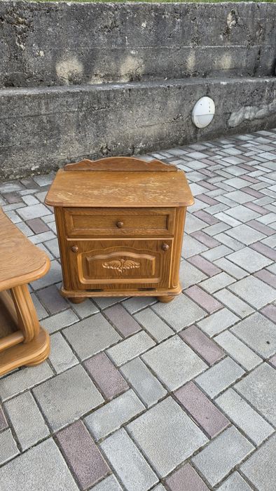 Set dulap  dormitor cu 2 noptiere si masa cafea.