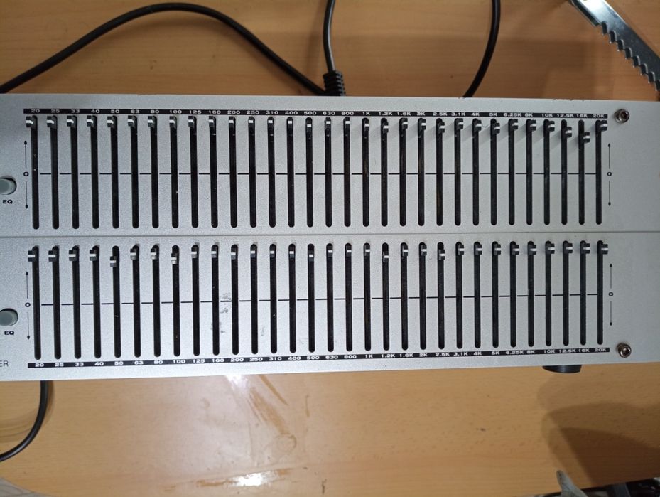 Egalizator 2* 31 benzi  cu  cross-over