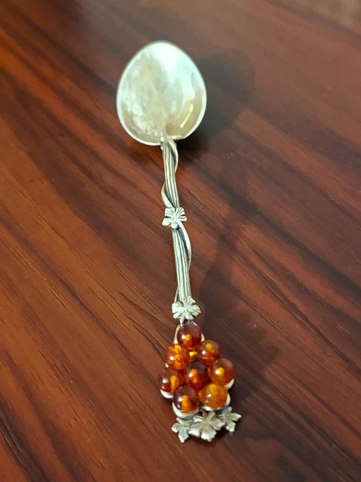 Серебряная чайная ложка с янтарем. СССР