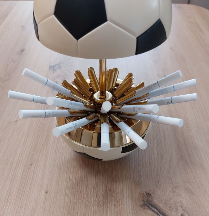 Футболна топка- декоративен диспенсър за цигари, 1970г.