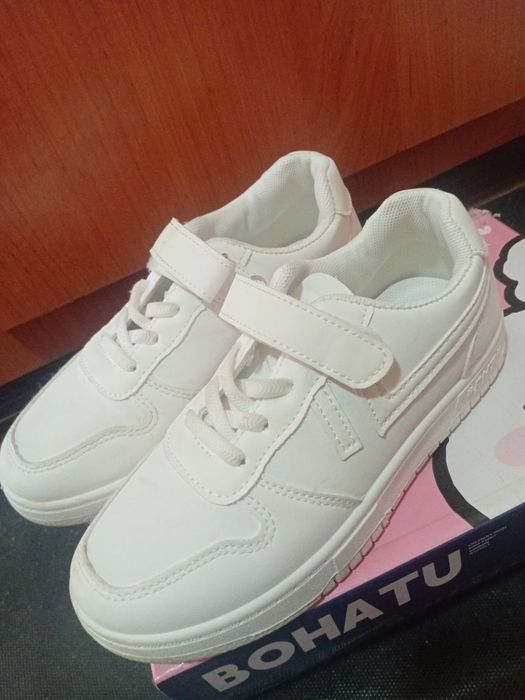 Продам детскую обувь