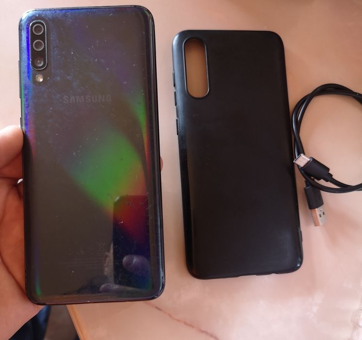 Samsung Galaxy A70 128GB Prism + Husă & Cablu