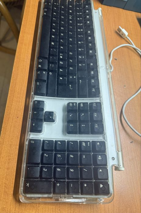 Apple Pro Keyboard (модел M7803)+ Мишка