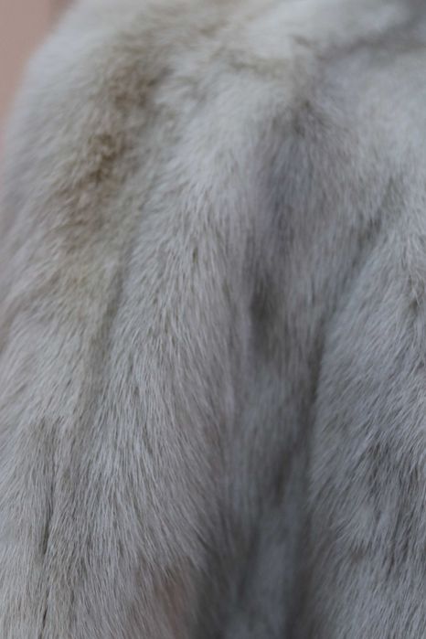 ATRACTIVITATE! Frumoasa jacheta-blana naturala  vizon , grey pastel .