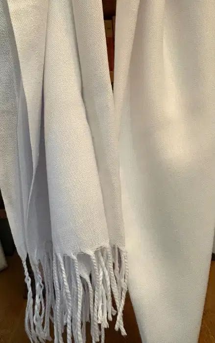 Eșarfă albă nouă