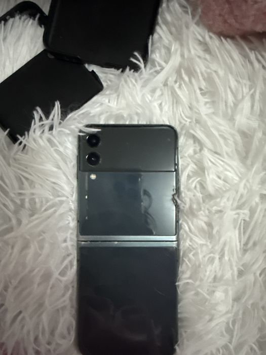 Samsung Galaxy Z Flip 3 – DEFECT / PENTRU PIESE