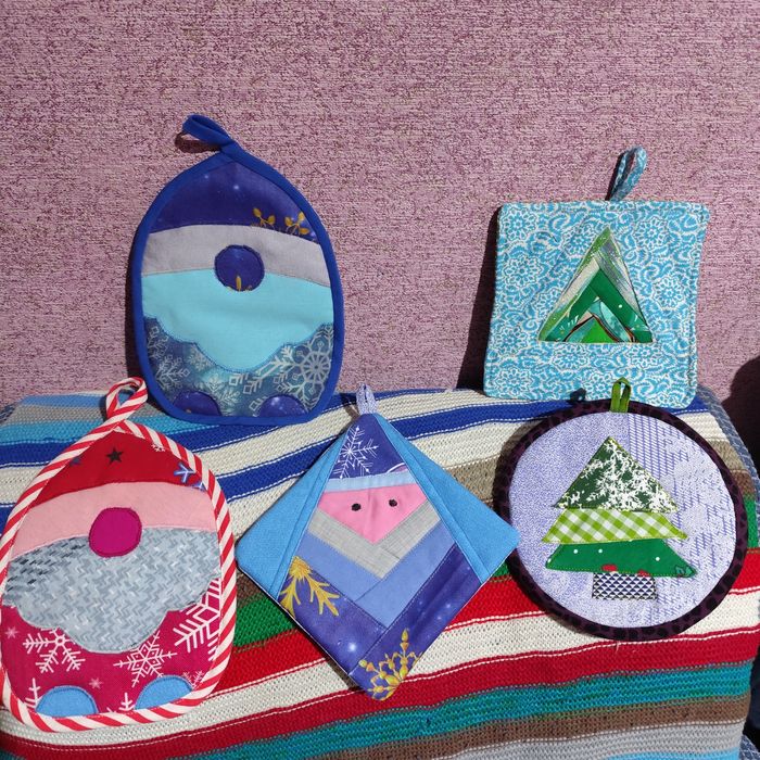 Покрывало, лошадки, прихватки и подушка