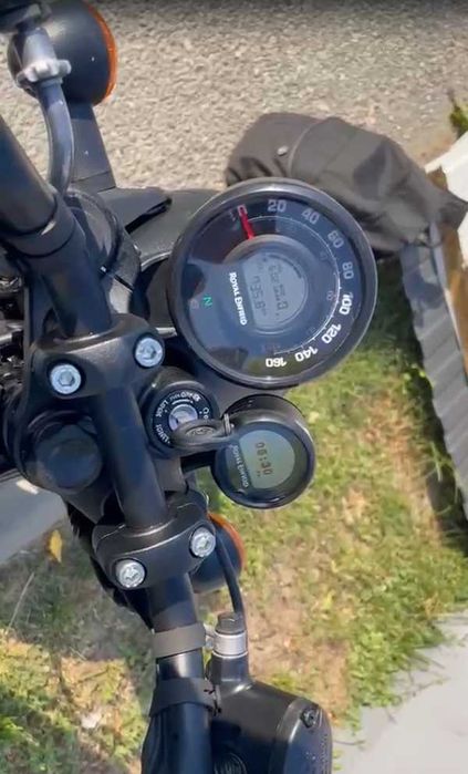 Motocicleta Royal Enfield Hunter 350