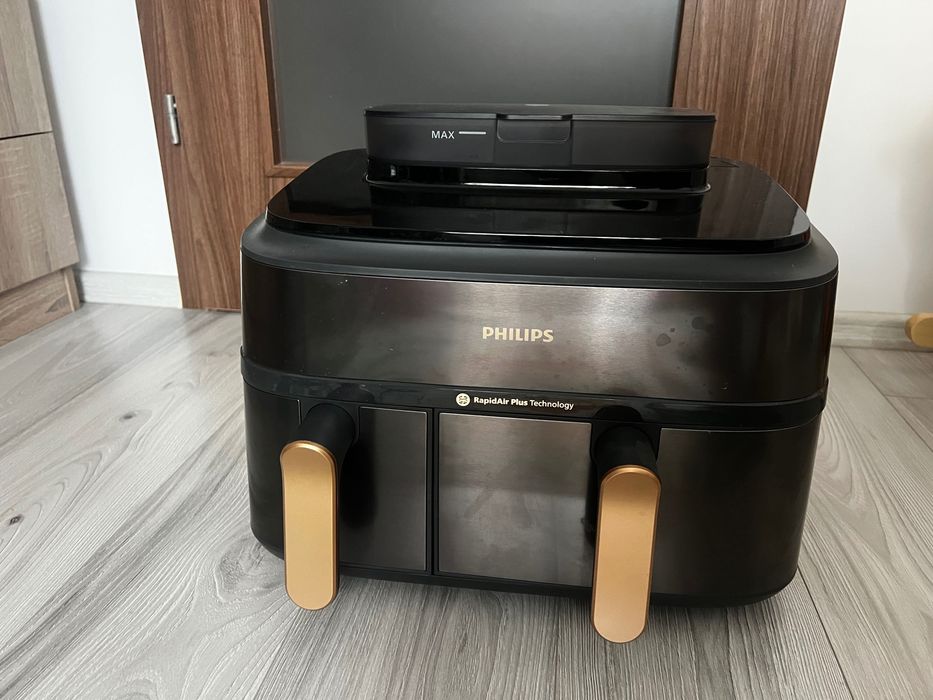 Airfryer Philips Seria 5000 cu aer cald si abur