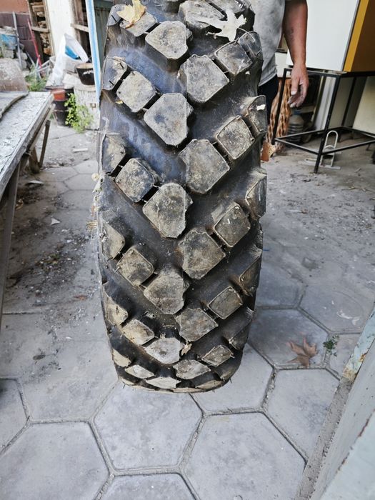 Шина с диской на ГАЗ 66 11