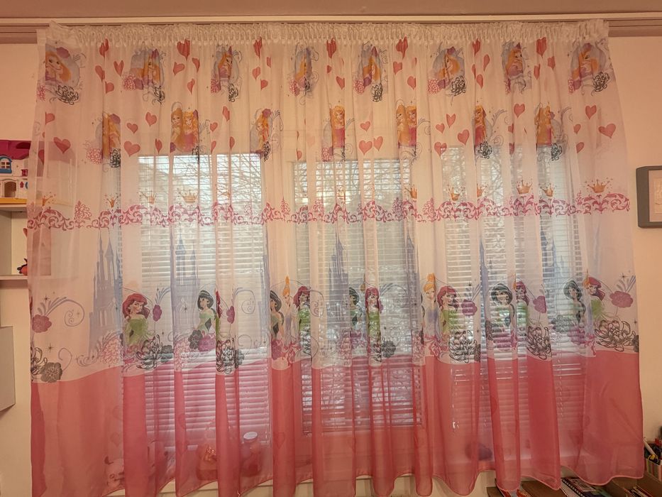 Ушити пердета на принцеси