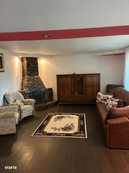 De vanzare casa la 5 min de Roman, 3 camere,teren de 817mp,Pret 99000e