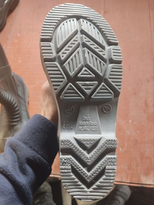 Ишга кийиш учун хар хил турдаги сапог ва ботинкалар