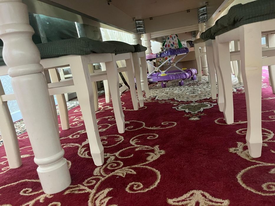 Столь со стульями