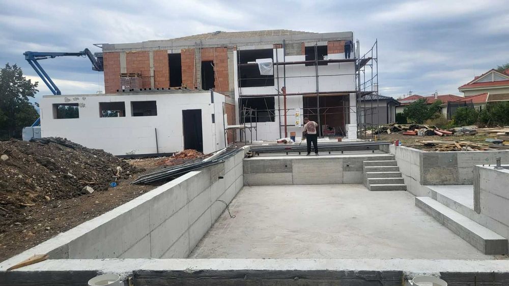 ПРОДАВА СЕ! Новострояща се луксозна къща близо до Пловдив