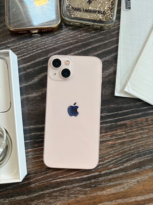 iPhone 13 Pink 256 GB + accesorii, stare impecabilă