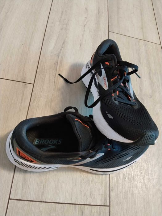 Brooks adrenaline GTS 23