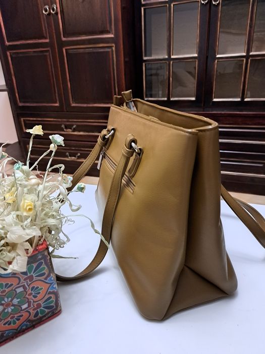 Дамска чанта елегантна,петролен зелено ,две дръжки средна дължина