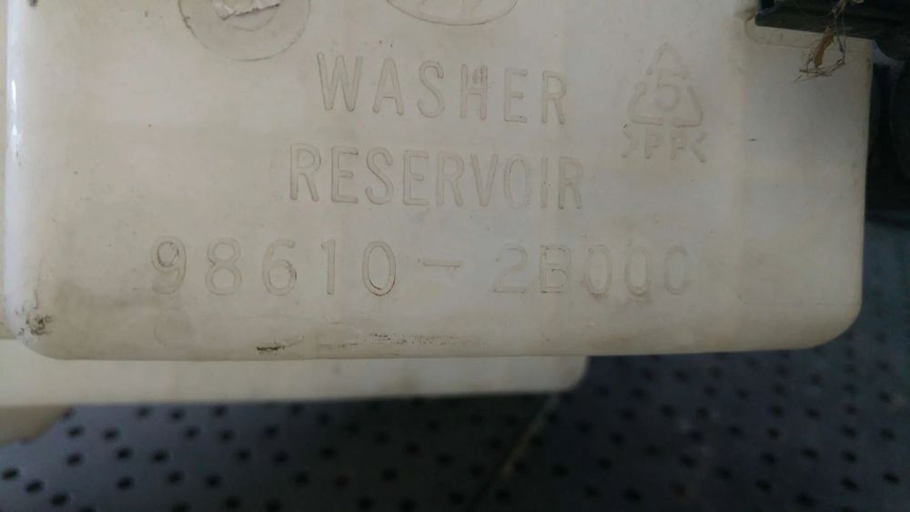 Vas lichid parbriz hyundai santa fe 2 cm 986102b000