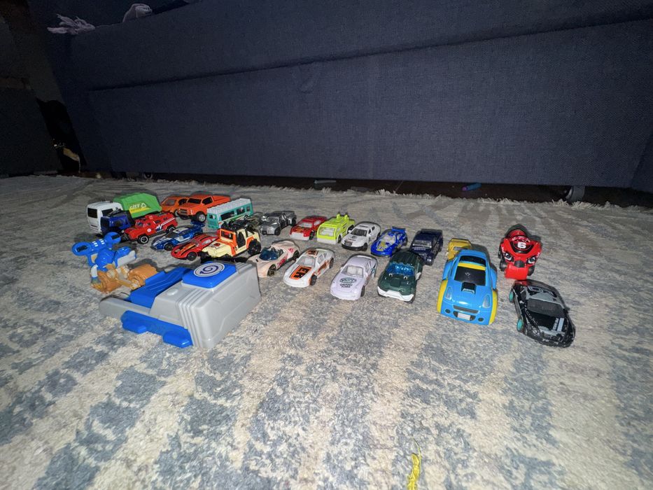 Машинки разные в отличном состоянии