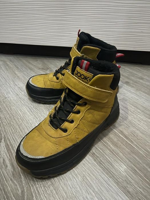Продам зимние сапоги для мальчика 39 размер
