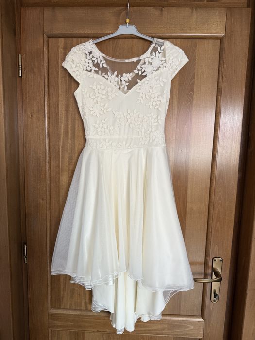 Rochie scurta in fata si lunga in spate ivory