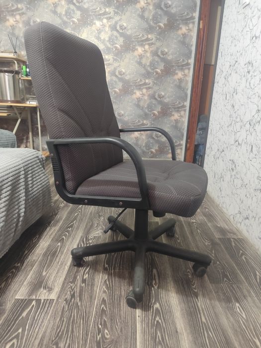 Продам кресло офисное