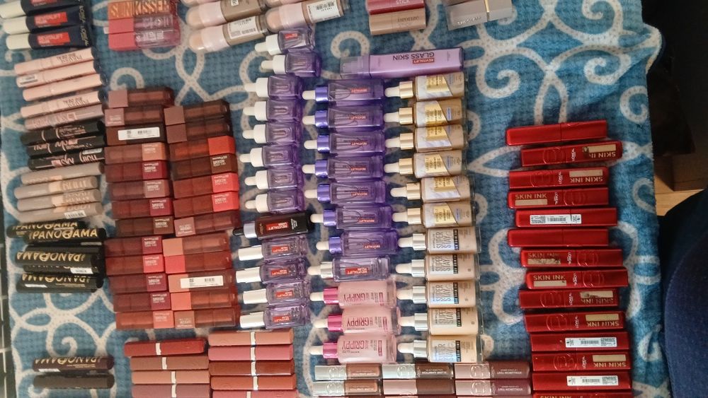 Vând machiaje la buc sau pachet