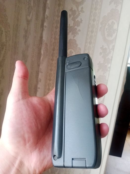 Спутниковый телефон Thuraya Hughes 7100. Для коллекции.