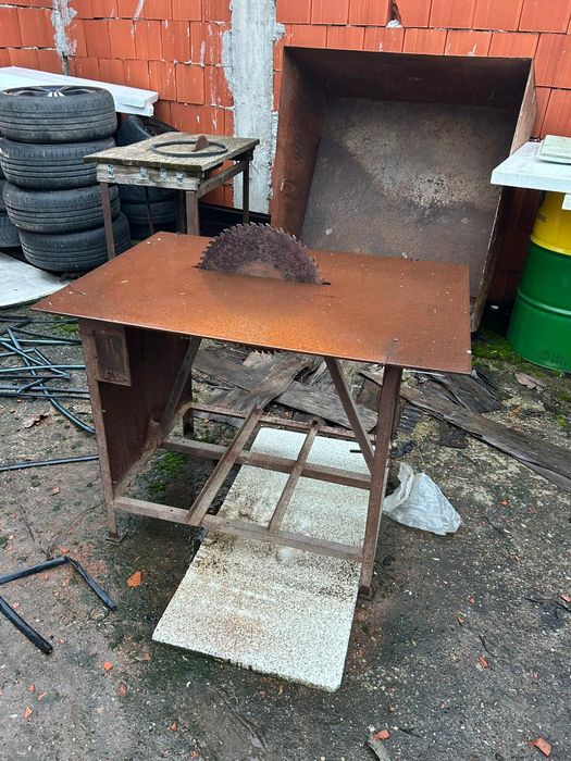 Vând masă de tăiat cu circular