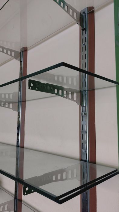 Стъклени рафтове