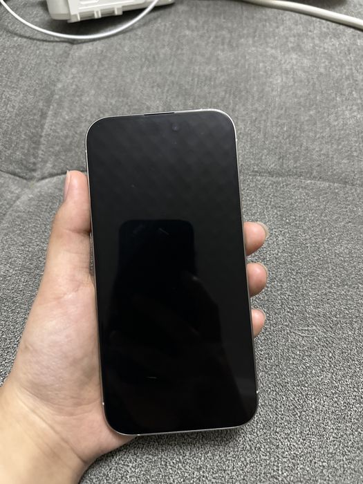 Iphone 15 Pro , White Titan