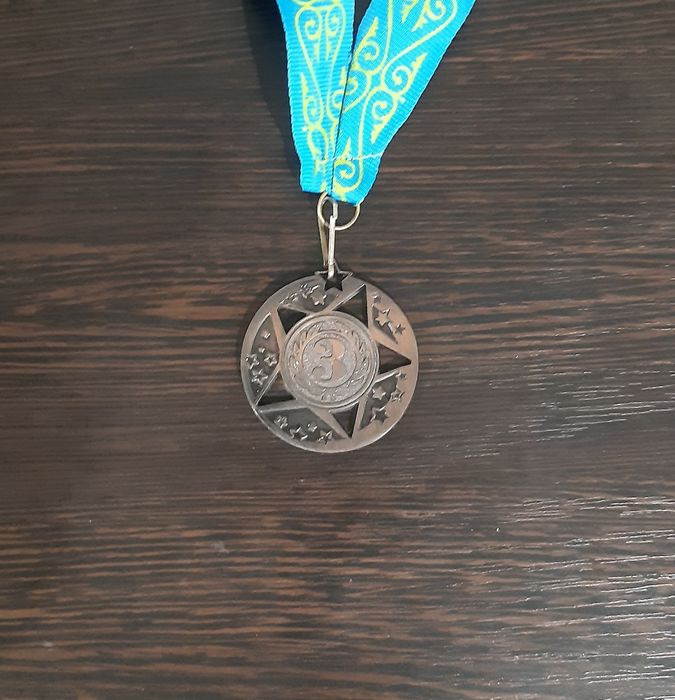 Продам медали|ремешок в подарок