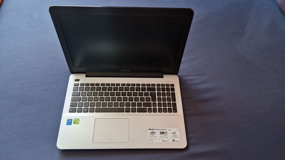 Laptop Asus F555L i5-8gb-1tb-gt920 2gb
