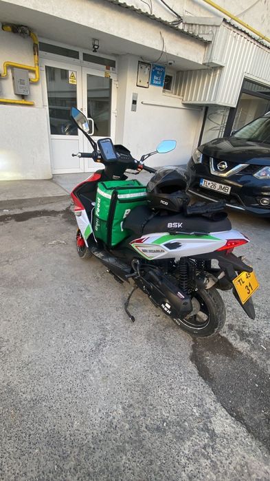 Vând scuter fără permis ca nou 50cc 2026