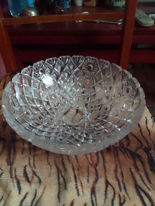 Продам хрустальную  фруктовница
