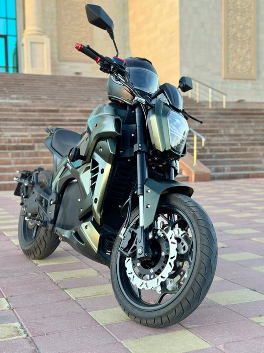 электромотоцикл Ducati Diavel 2025.