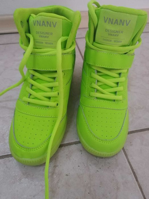 Дамски високи кецове