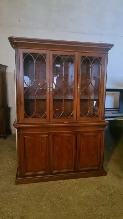 шкаф с витрина внос от Европа