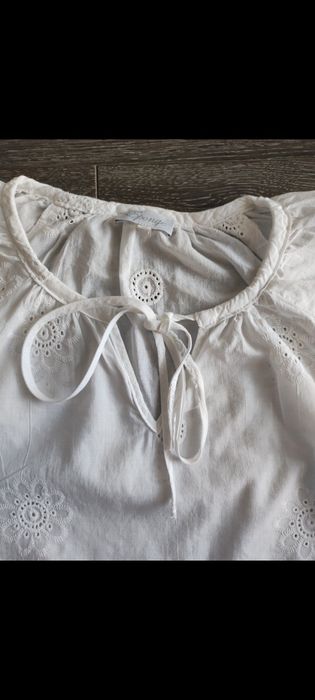 Camasa din bumbac cu broderii, de tip ie, marimea 36.