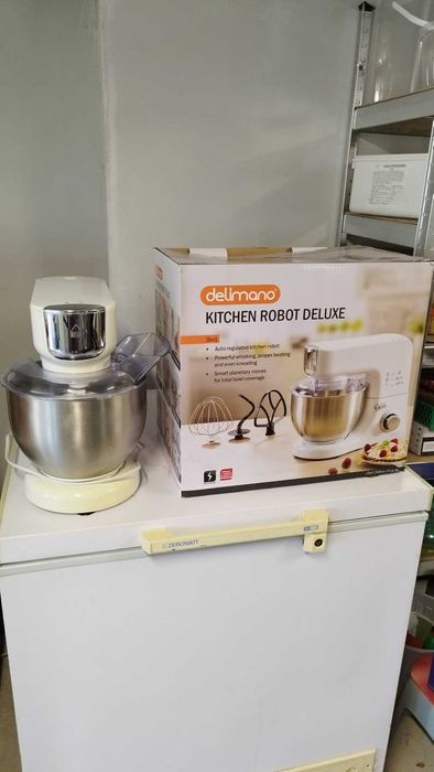 Delimano Kitchen Robot Deluxe с пълен комплект приставки.