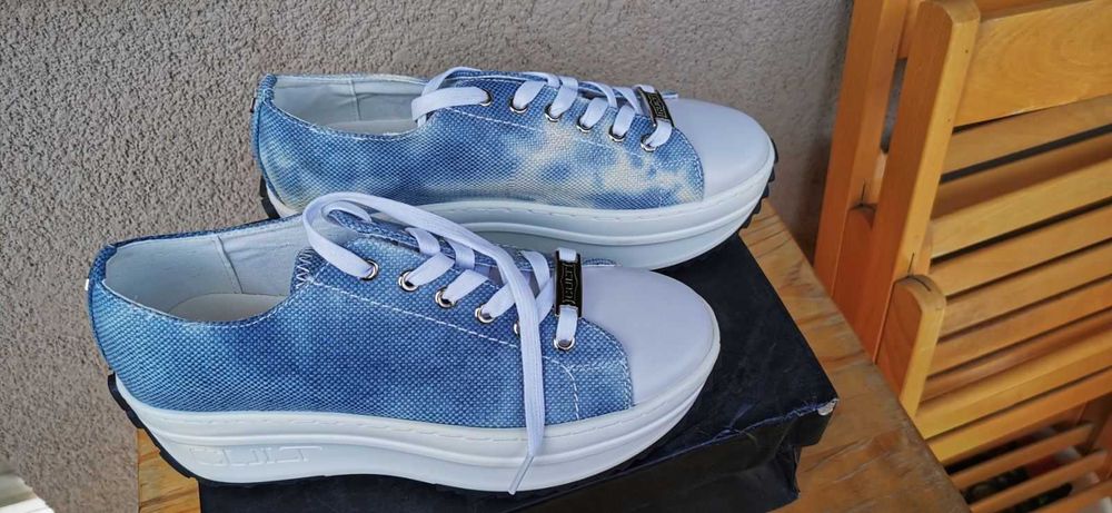 Оригинални маркови дамски сникърси / маратонки CULT - 39 номер