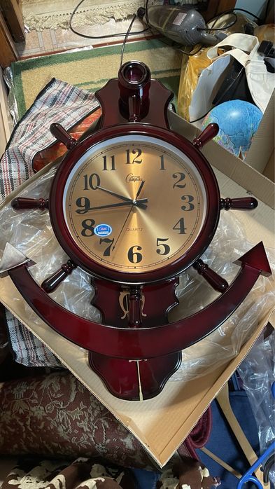 Часы настенные.