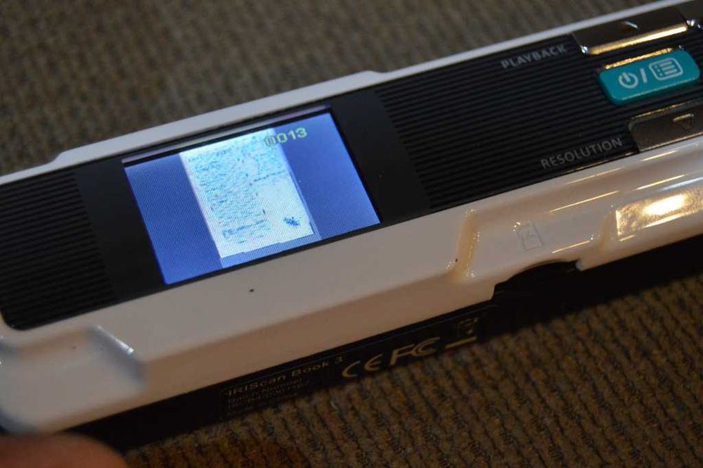 Scanner Portabil IRIScan Book 3 – Ideal pentru Cărți și Documente, Ecran Color